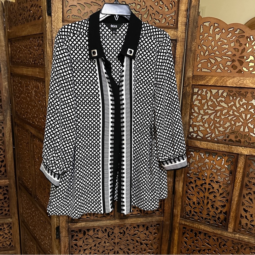 Investments Black and White Geometric Tunic Top Size Large
